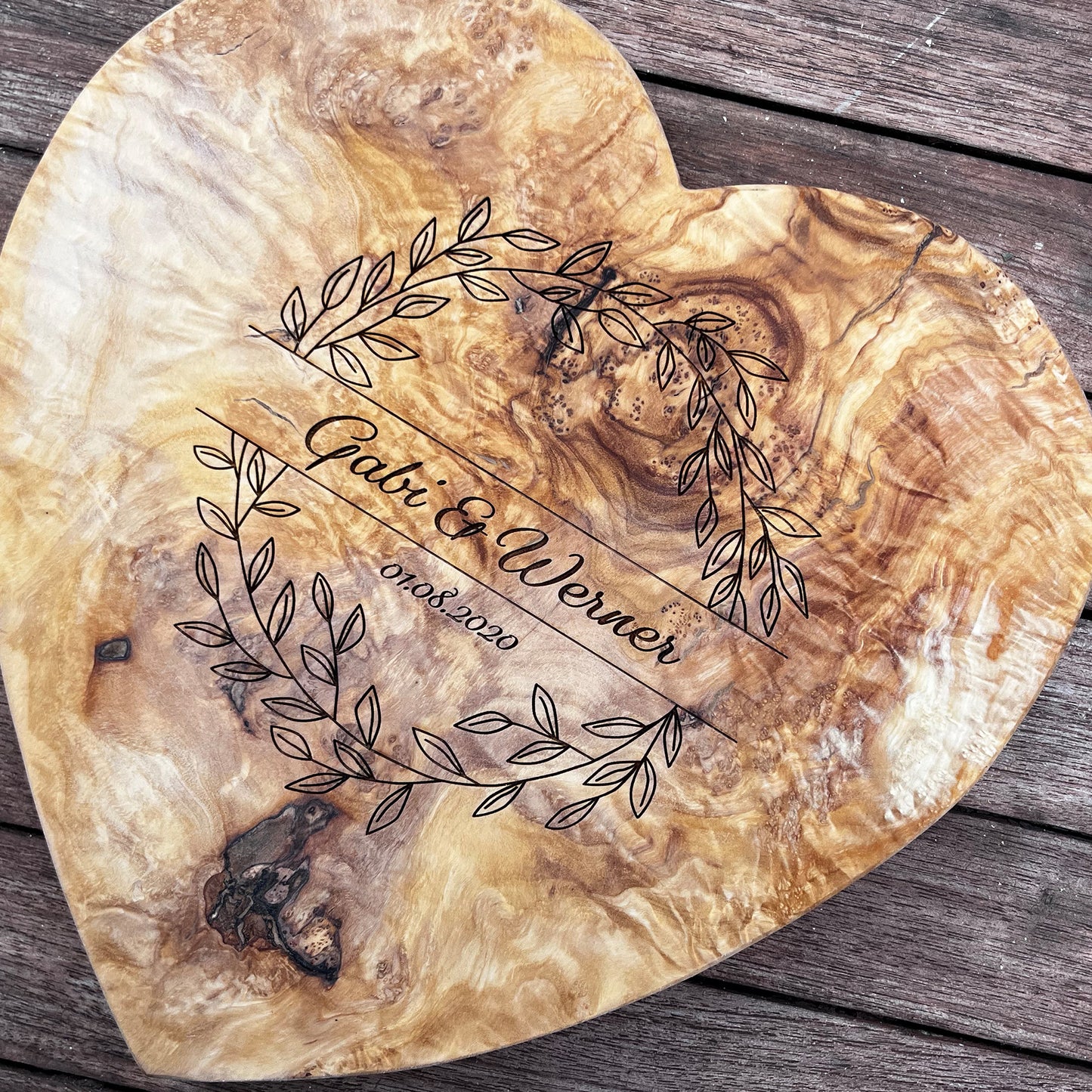KRANZ - Personalisiertes Olivenholzbrett mit Gravur - Jeske Design