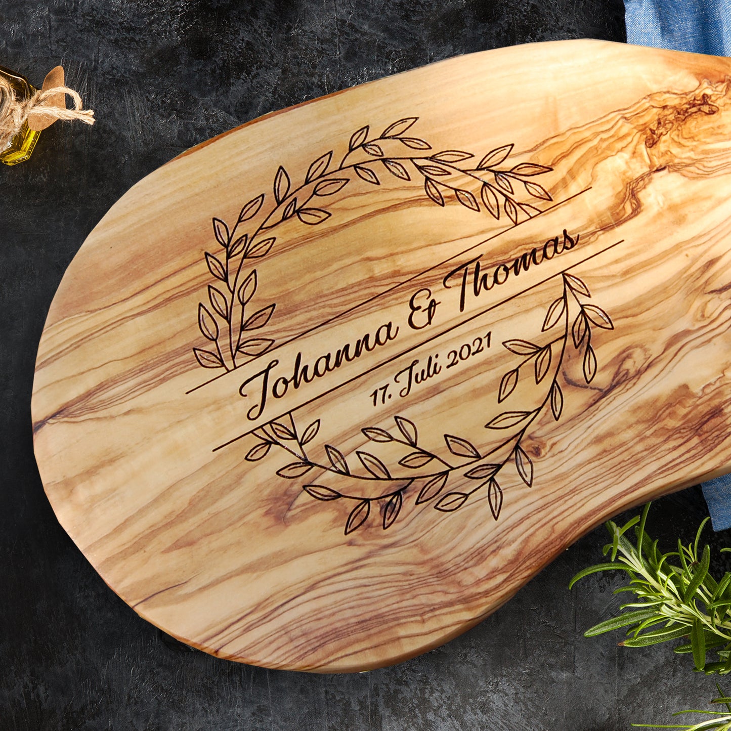 KRANZ - Personalisiertes Olivenholzbrett mit Gravur - Jeske Design