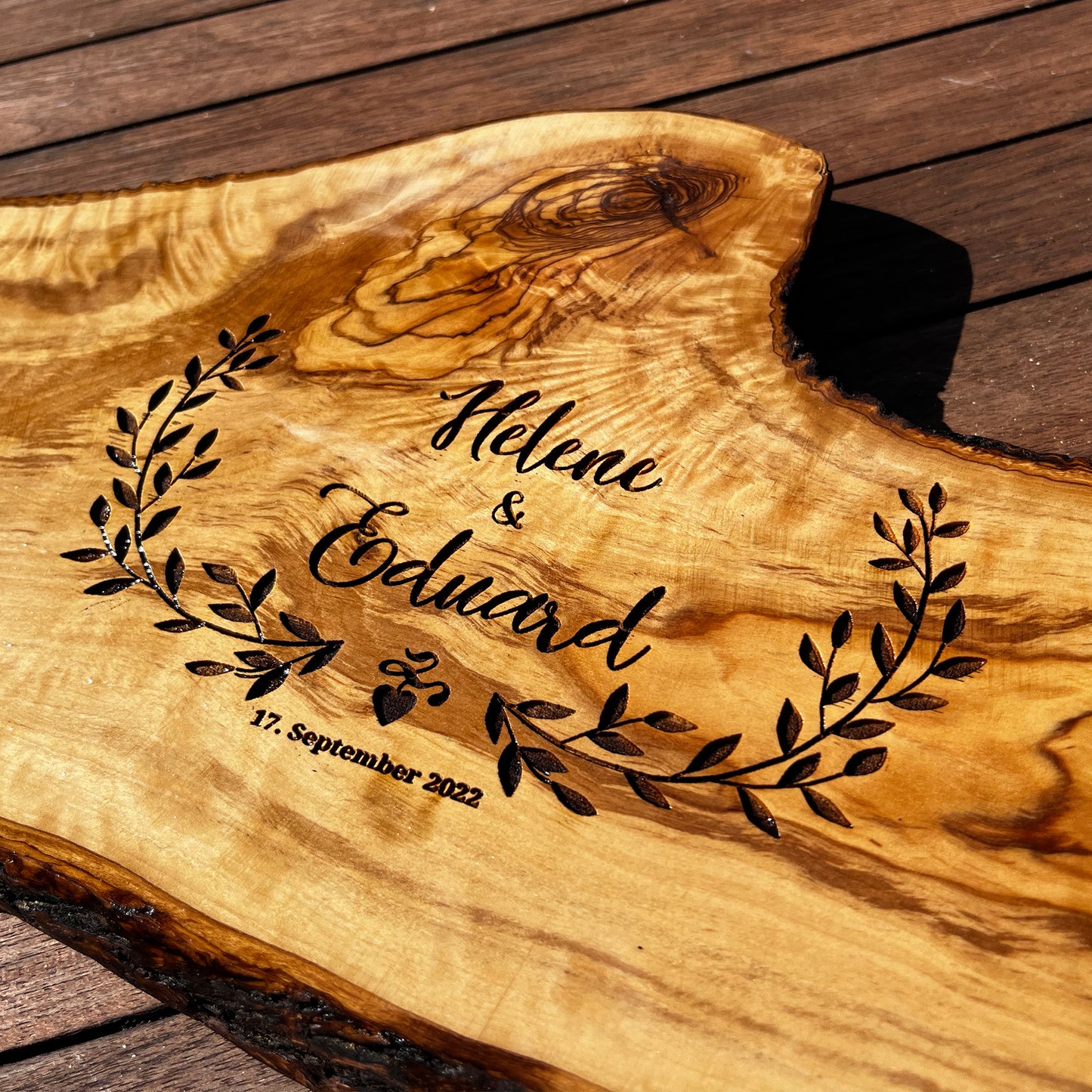 HERZREIGEN - Personalisiertes Olivenholzbrett mit Gravur - Jeske Design