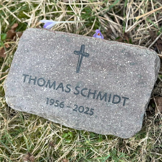 Grab- & Gedenkstein aus geschnittenen Granit mit personalisierter Gravur