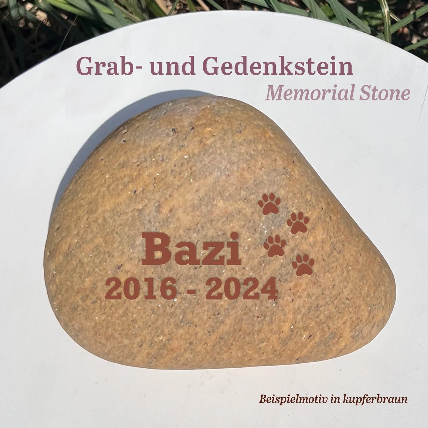 Tiergrabstein für Hund & Katze aus Naturstein Findling Stein Nr A-6 mit kupferbrauner Gravur - Jeske Design