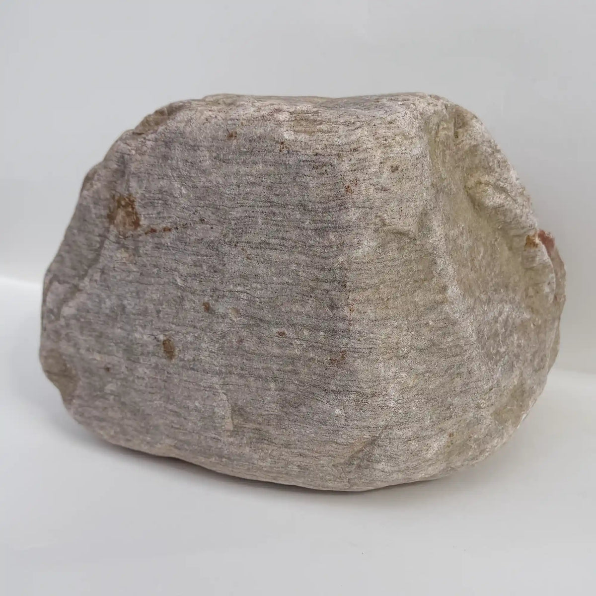 Naturgrabstein Findling von der rechten Seite für Hund & Katze mit Gravur - Nr. Z-7 - Jeske Design
