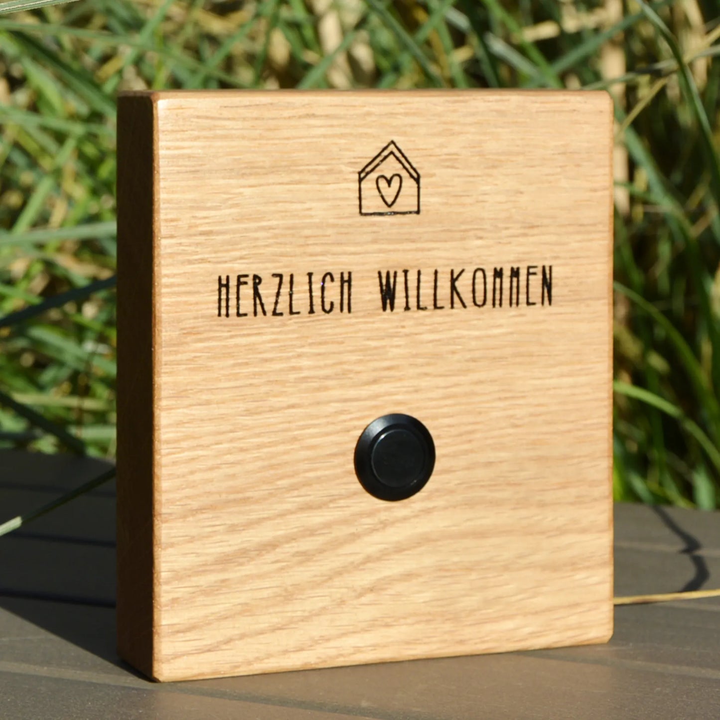 Holz Klingelschild aus Eiche - Motiv HERZ UND HAUS - Jeske Design