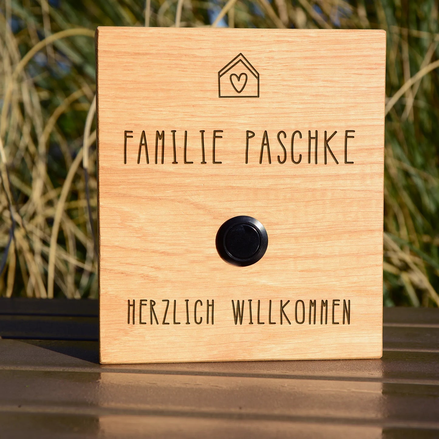 Holz Klingelschild aus Eiche - Motiv HERZ UND HAUS - Jeske Design