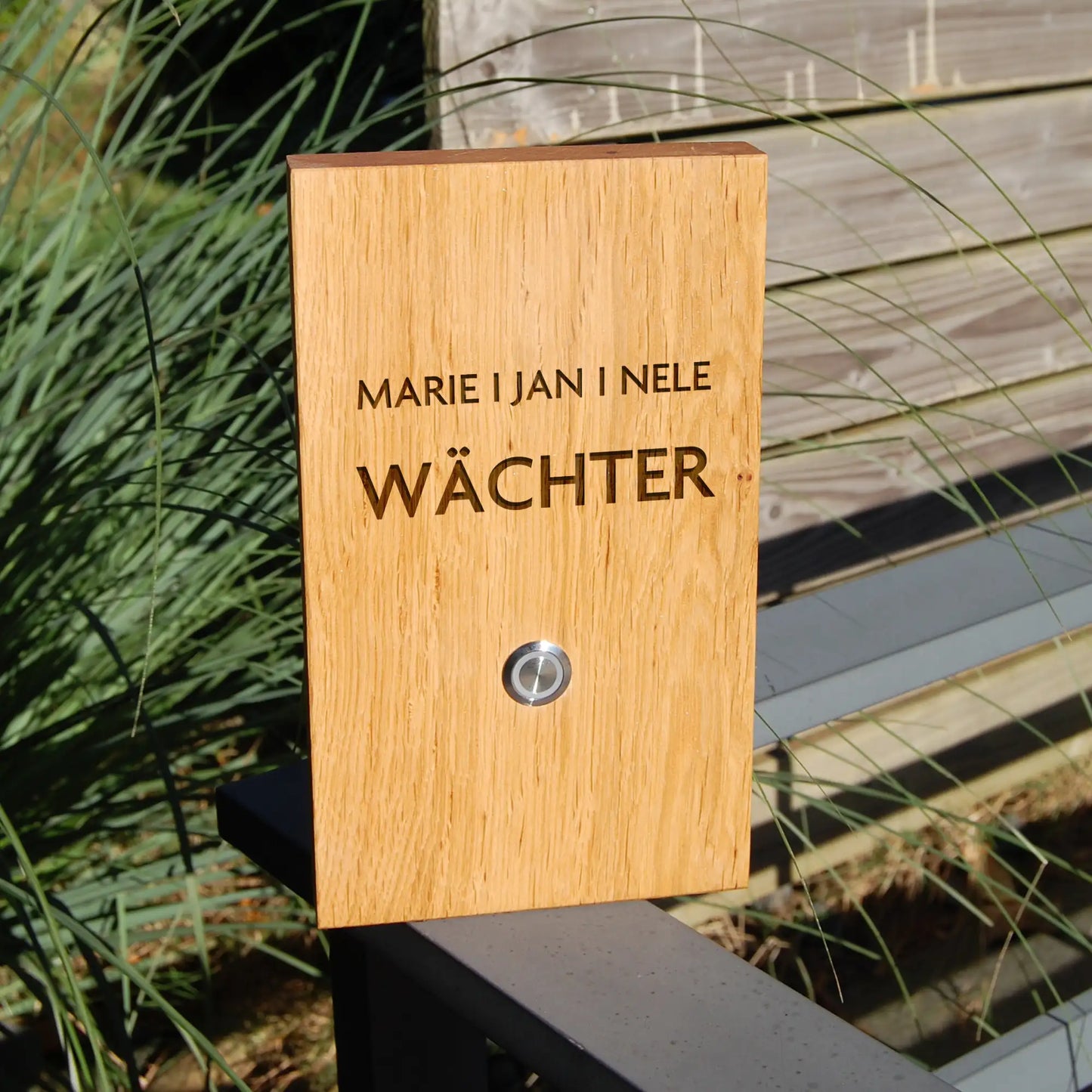 Holz Klingelschild aus Eiche - moderne Design-Schrift - Jeske Design
