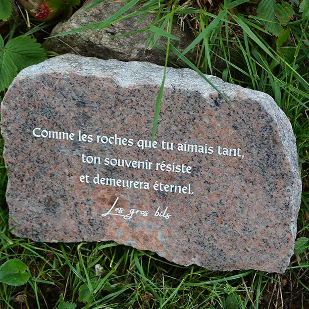 Grabstein, Gedenkstein, Liegestein aus Naturstein Granit grau oder rot, geschnitten mit verschiedenen Schriften zur Auswahl