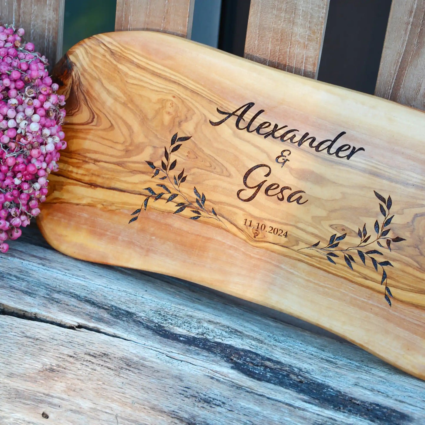 REIGEN - Personalisiertes Olivenholzbrett mit Gravur - Jeske Design