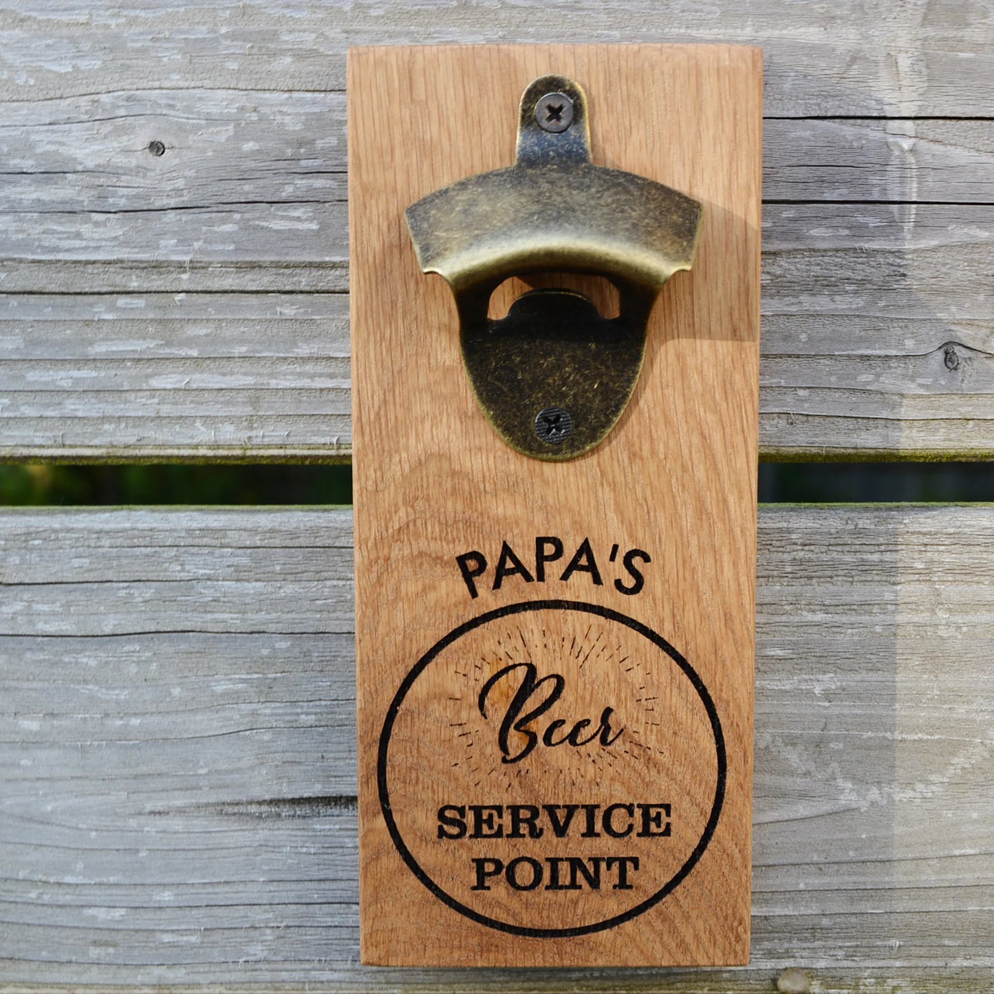 Personalisierter Wand‑Flaschenöffner aus Holz mit Magnet - Jeske Design