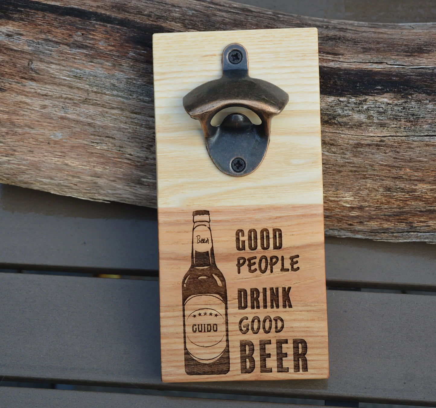 Personalisierter Wand‑Flaschenöffner aus Holz mit Magnet - Jeske Design