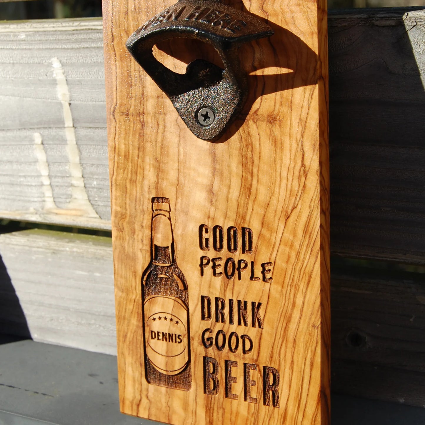 Personalisierter Wand‑Flaschenöffner aus Holz mit Magnet - Jeske Design