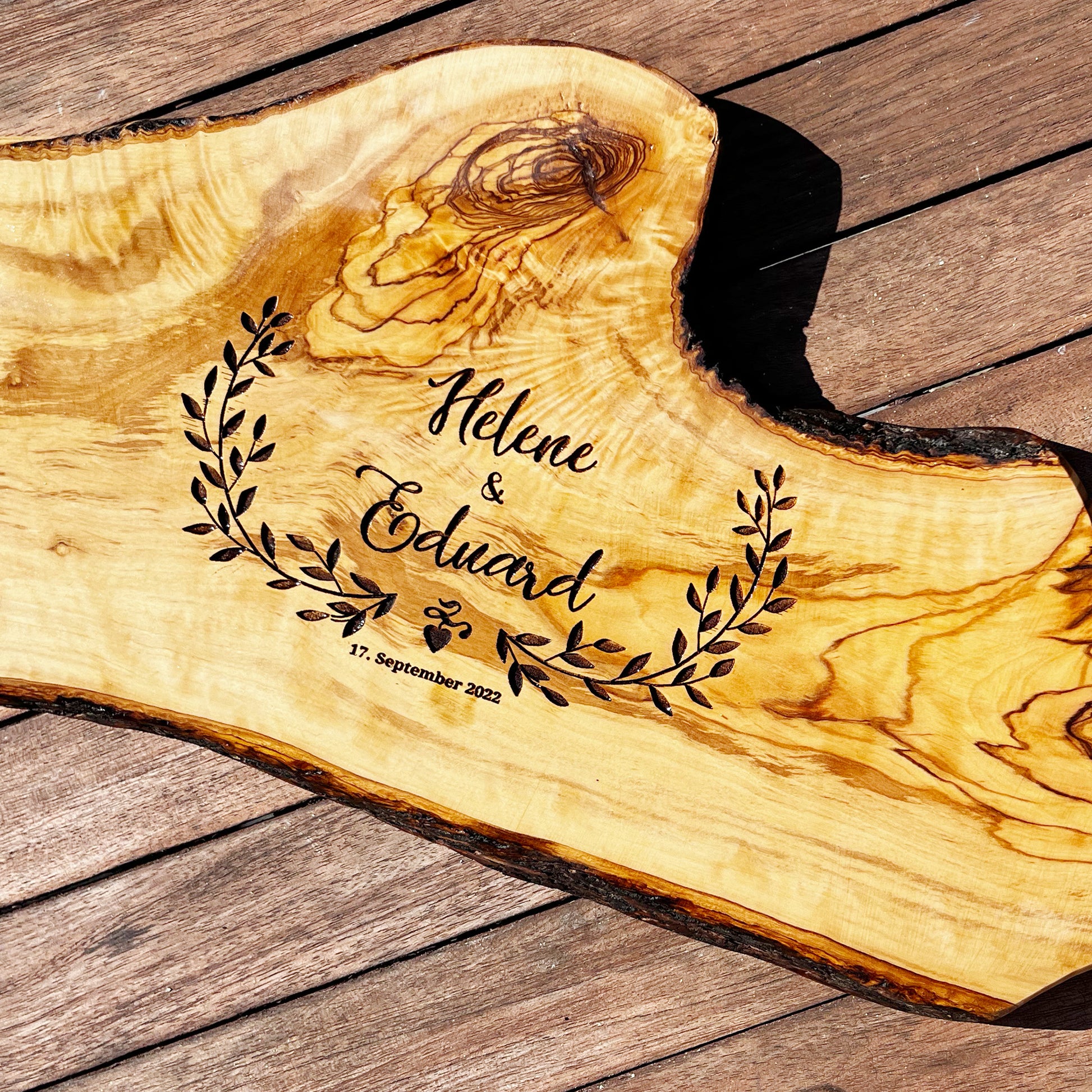 HERZREIGEN - Personalisiertes Olivenholzbrett mit Gravur - Jeske Design