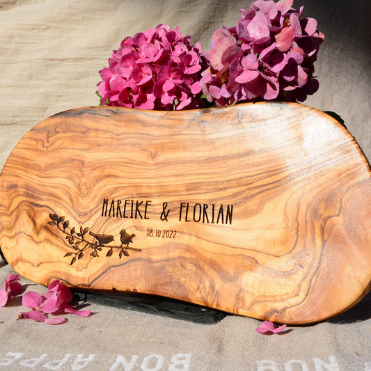 LOVING BIRDS - Personalisiertes Olivenholzbrett mit Gravur - Jeske Design