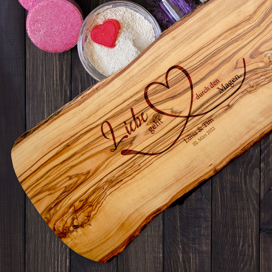 LIEBE GEHT - Personalisiertes Olivenholzbrett mit Gravur - Jeske Design