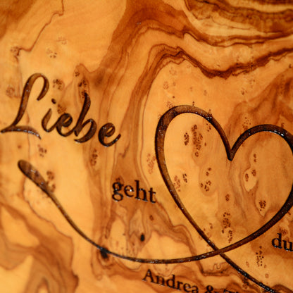 LIEBE GEHT - Personalisiertes Olivenholzbrett mit Gravur - Jeske Design