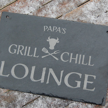 GRILL & CHILL LOUNGE - Personalisiertes Schieferschild für die BBQ-Lounge - Jeske Design