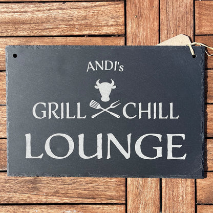 GRILL & CHILL LOUNGE - Personalisiertes Schieferschild für die BBQ-Lounge - Jeske Design