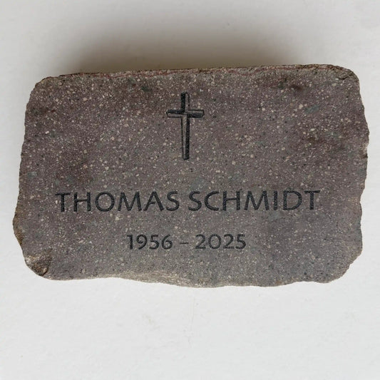 Grab- & Gedenkstein aus geschnittenen Granit mit Namen und Kreuz Motiv NSB-27
