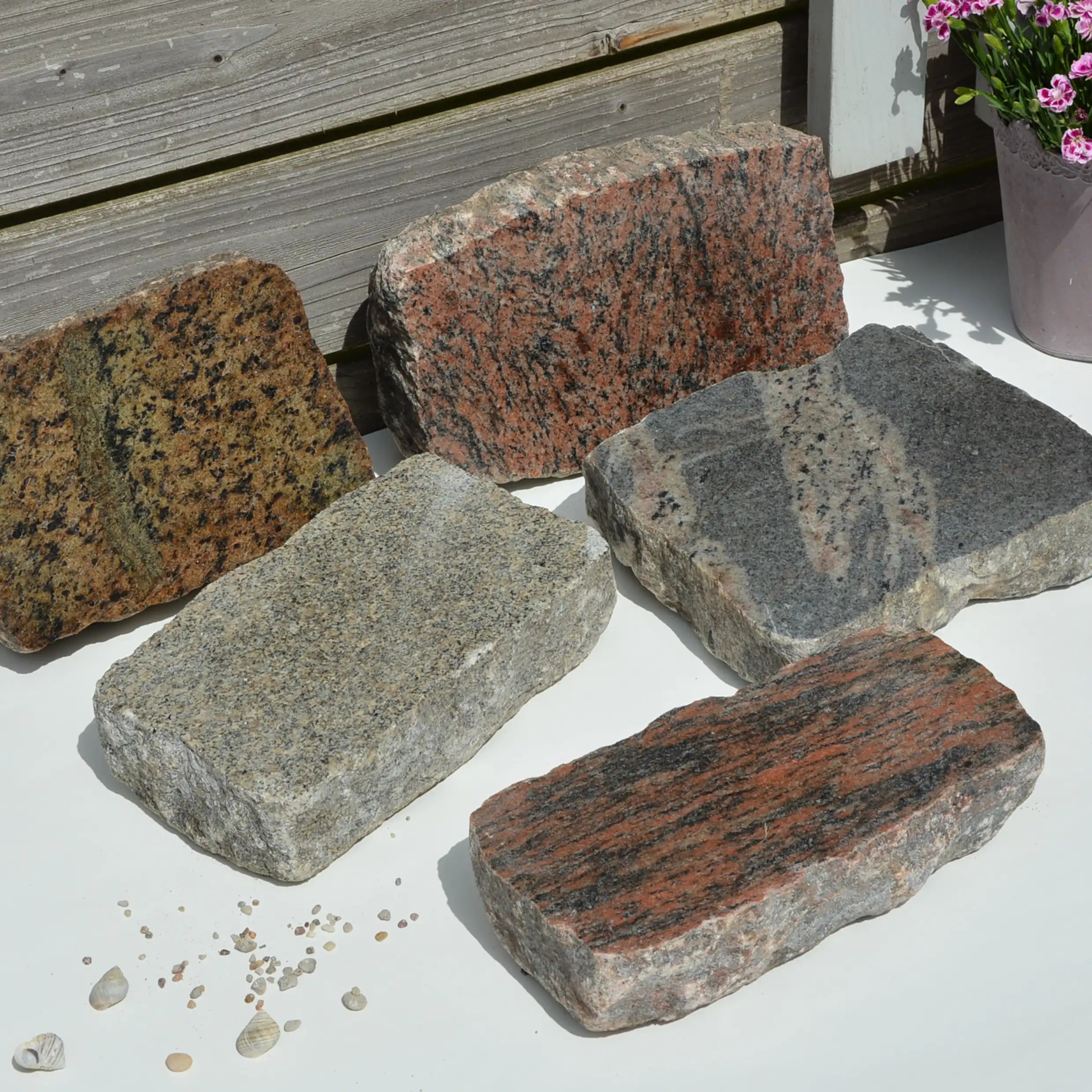 Rot und Grautöne des geschnittenen Granitsteines