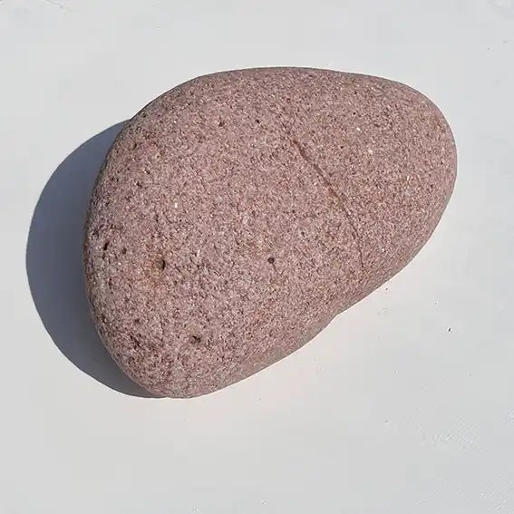 Individueller Naturstein Findling oder Kiesling als Grabstein für Hund oder Katze - Stein Nr A-4 mit verschiedenen Motiven und Schriften zur Auswahl - als Grabschmuck bei Jeske Design