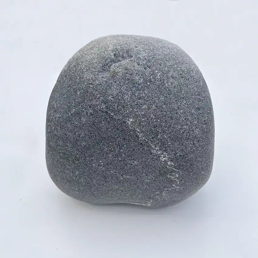 Individueller Naturstein Findling oder Kiesling als Grabstein für Hund oder Katze - Stein Nr A-7 mit verschiedenen Motiven und Schriften zur Auswahl - als Grabschmuck bei Jeske Design