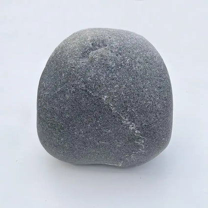 Individueller Naturstein Findling oder Kiesling als Grabstein für Hund oder Katze - Stein Nr A-7 mit verschiedenen Motiven und Schriften zur Auswahl - als Grabschmuck bei Jeske Design