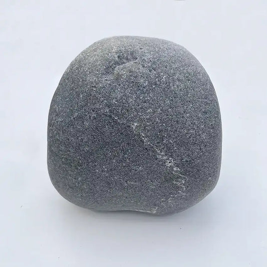 Individueller Naturstein Findling oder Kiesling als Grabstein für Hund oder Katze - Stein Nr A-7 mit verschiedenen Motiven und Schriften zur Auswahl - als Grabschmuck bei Jeske Design