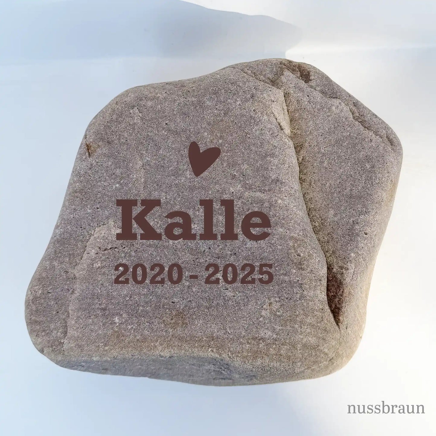 Naturstein Z-6 für Gedenkstein mit haselnussbrauner Gravur