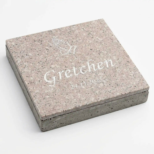 Granit Liegestein – Urnengrabplatte mit "Betende Hände"