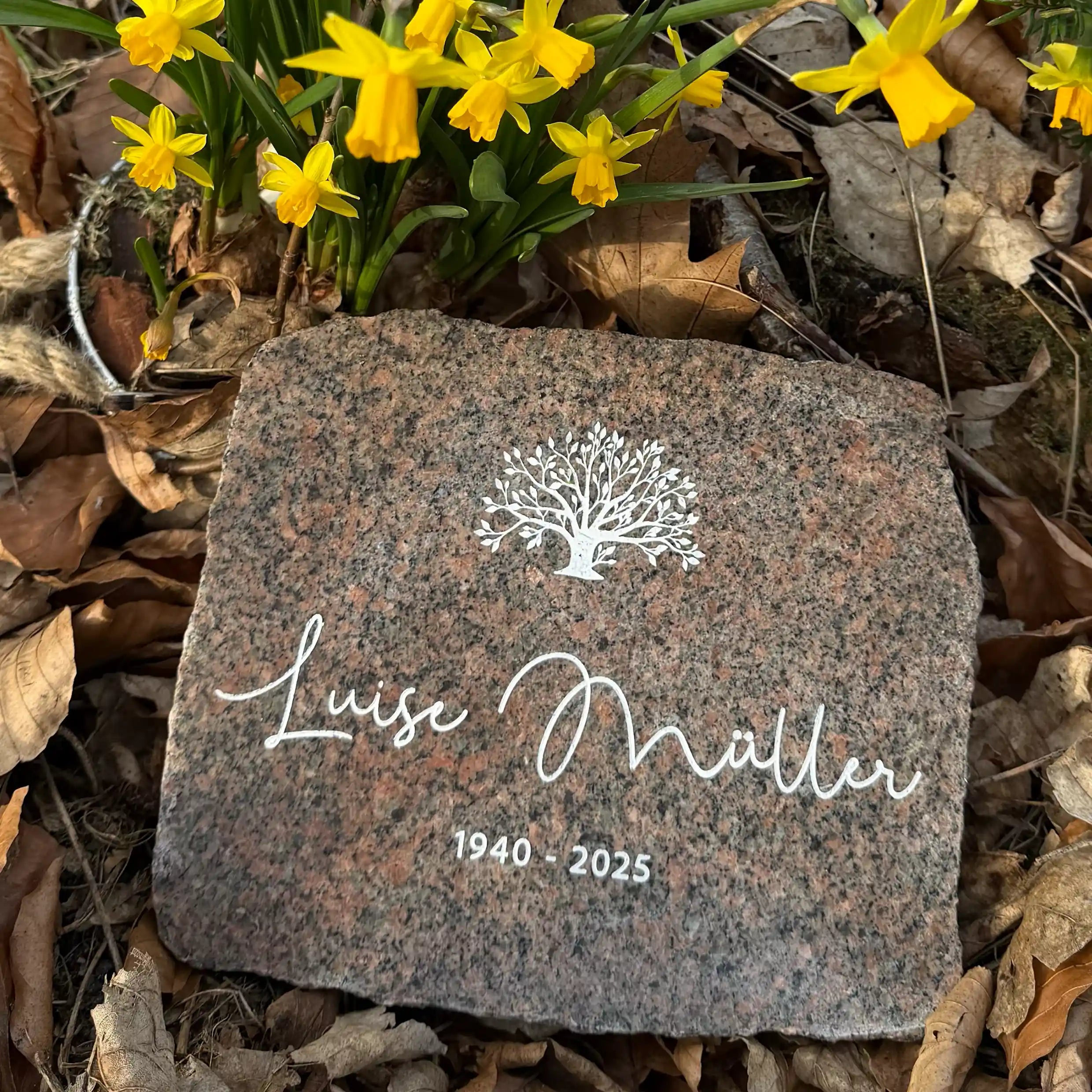 Kleiner geschnittener Granitstein als Gedenk- und Grabstein