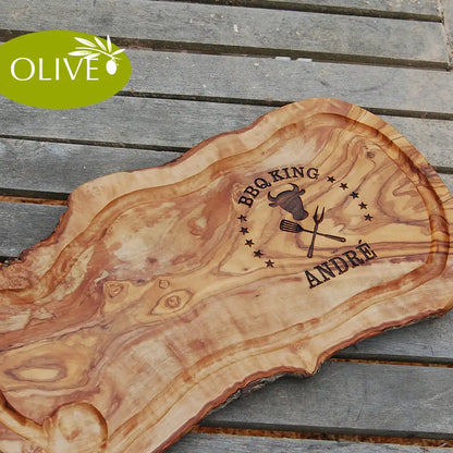 Motiv BBQ King mit Rinderkopf und gekreuzten Grillgabeln mit Personaliserungsoption - Mediterranes Schneidebrett aus Olivenholz mit Saftrille mit und ohne Grifflasche oder Handgriff - Personalisiertes Männergeschenk von Jeske Design