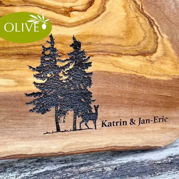 Glattes Schneidebrett & Frühstücksbrett mit rustikalem Naturrand mit dem Gravurmotiv MEIN FREUND DER WALD mit personalisierten Namen und oder Datum als Geschenkidee für Jäger Förster Naturfreunde Waldbesitzer