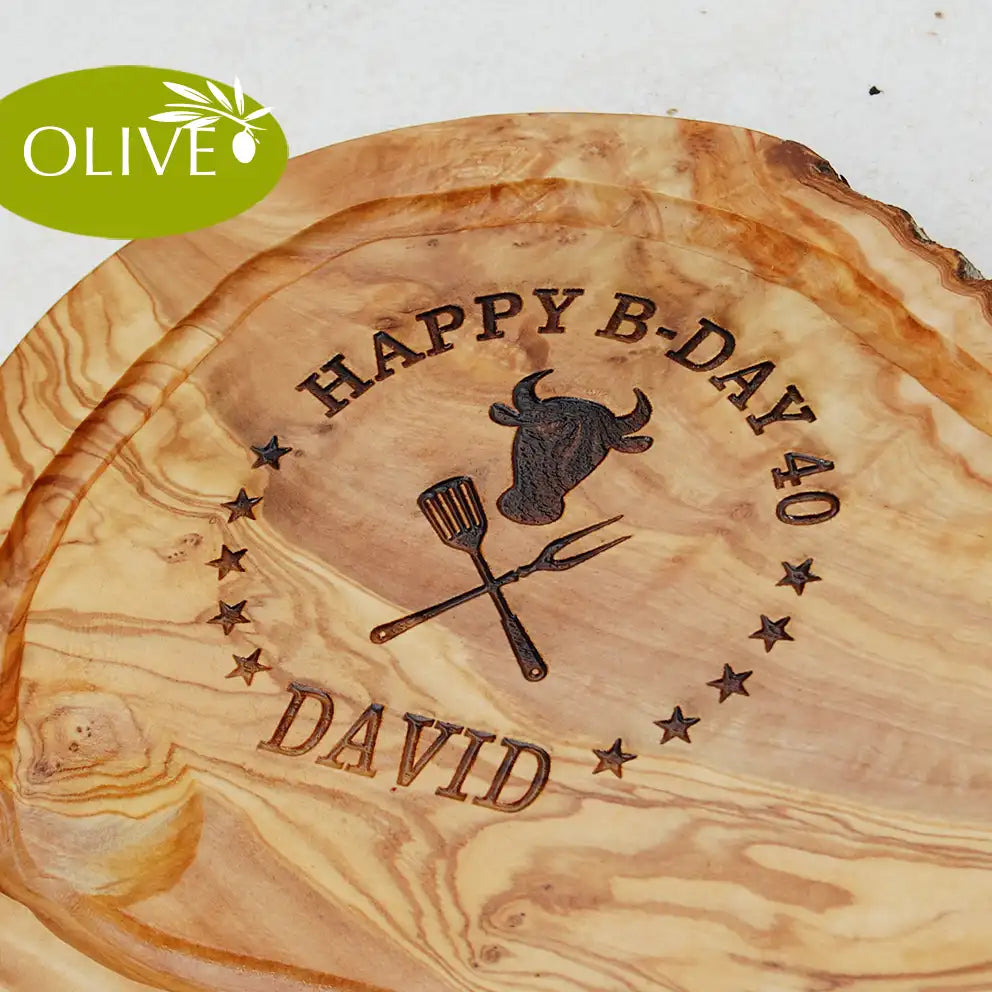 Motiv BBQ King mit Rinderkopf und gekreuzten Grillgabeln mit Personaliserungsoption - Mediterranes Schneidebrett aus Olivenholz mit Saftrille mit und ohne Grifflasche oder Handgriff - Personalisiertes Männergeschenk von Jeske Design