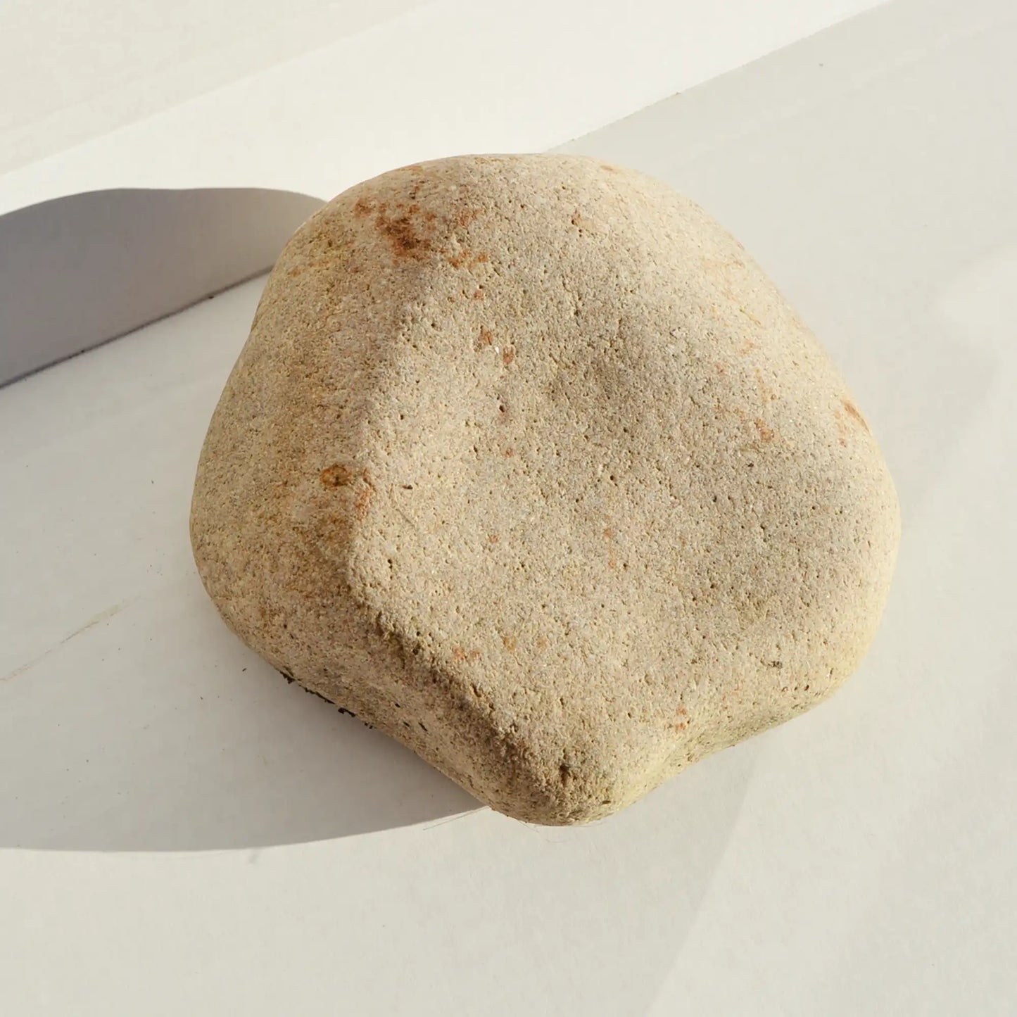 Tiergrabstein mit Namen für Hund oder Katze - Stein Findling Nr. A-7