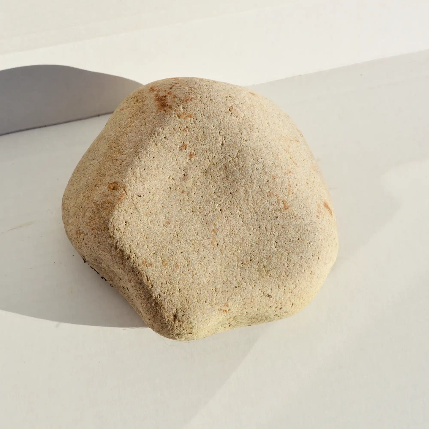 Tiergrabstein mit Namen für Hund oder Katze - Stein Findling Nr. A-7