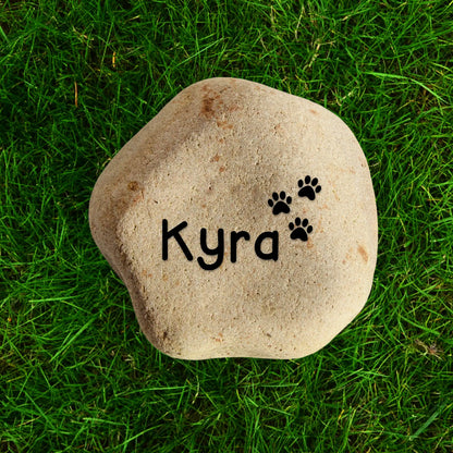 Tiergrabstein mit Namen für Hund oder Katze - Stein Findling Nr. A-7