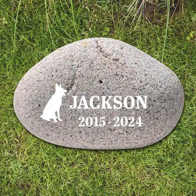 Tiergrabstein für Hunde & Katzen aus Naturstein mit weiss eingefärbter Gravur - Stein Nr. D-1 - Jeske Design