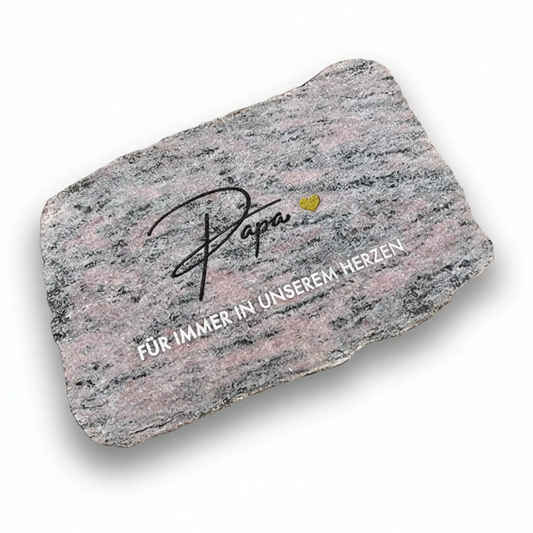 Naturstein Block geschnitten aus rotem Granit mit Gravurmotiv PAPA