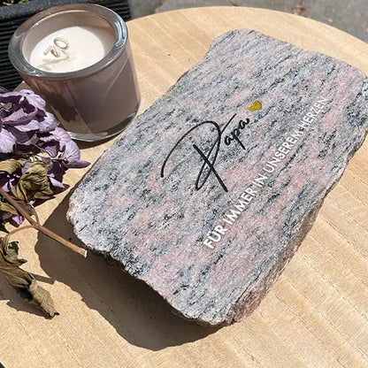 Gedenkstein aus Granit mit Gravurmotiv  "Papa - Für immer in unserem Herzen“