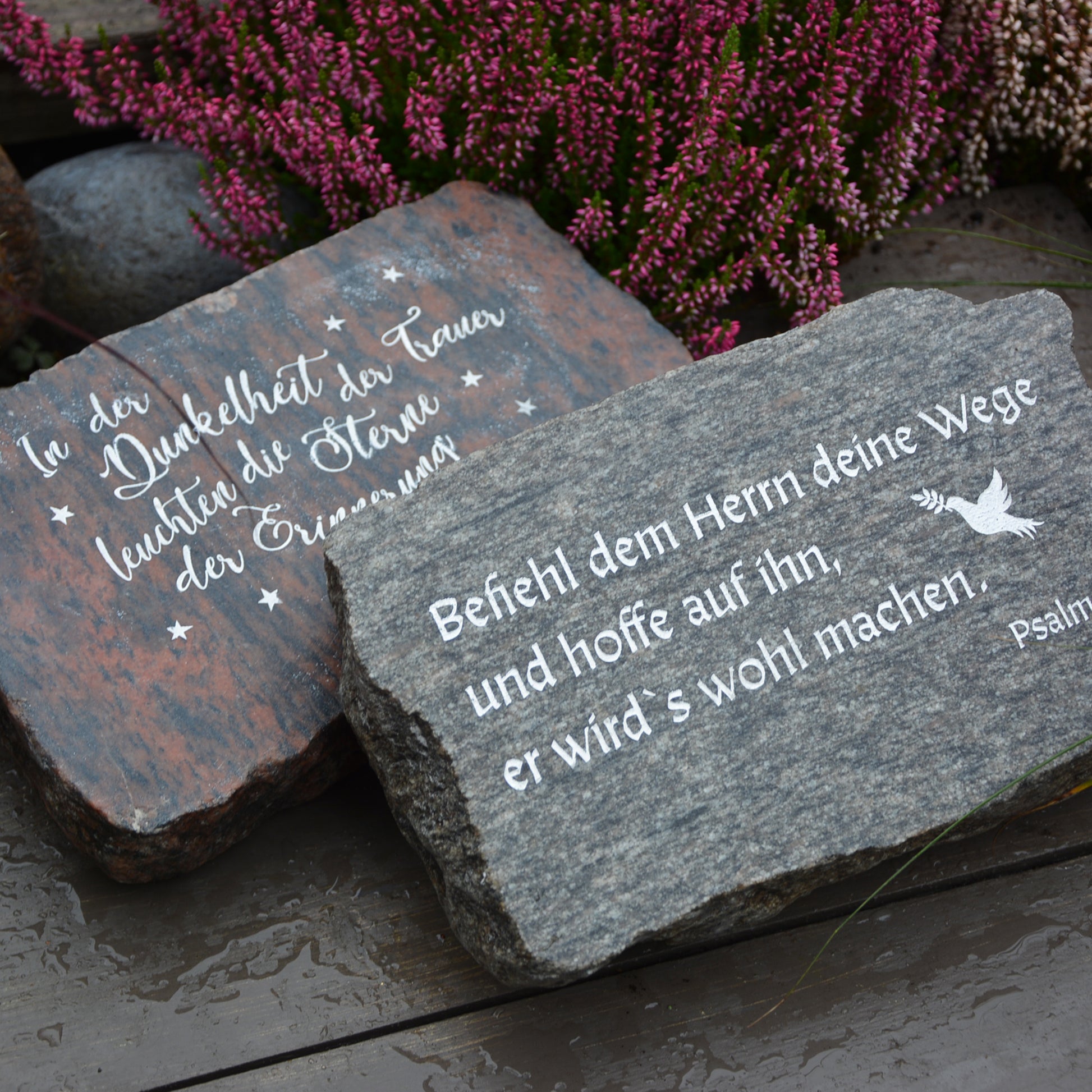 Granit Naturstein in rotbunt oder weiß mit Gravur Psalm und Abschiedsworte