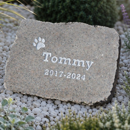 Tiergrabstein aus Granit – mit Gravur personalisiert für Hund & Katze
