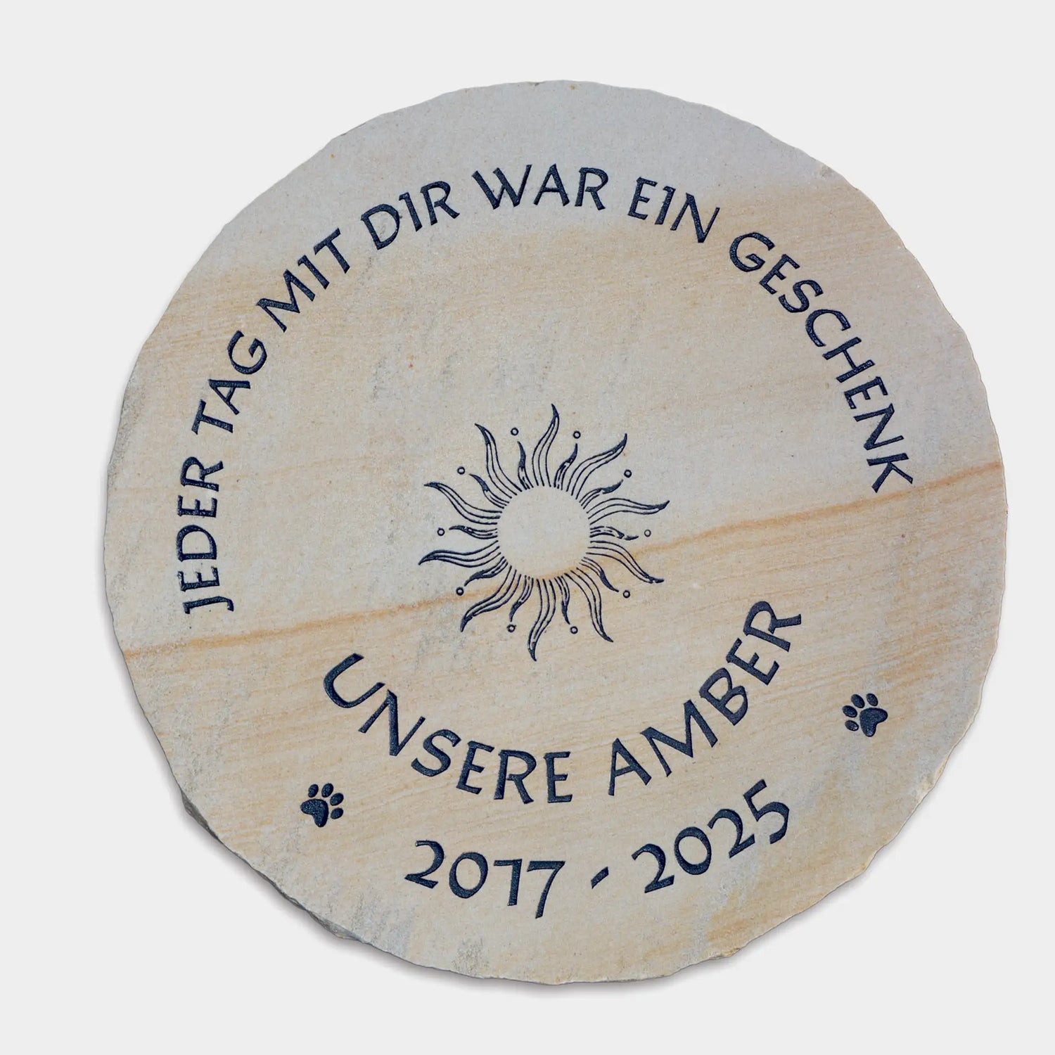 Personalisierte runde Grabplatte aus Sandstein für Hund und Katze mit Lasergravur - Gedenkstein ø 30 cm