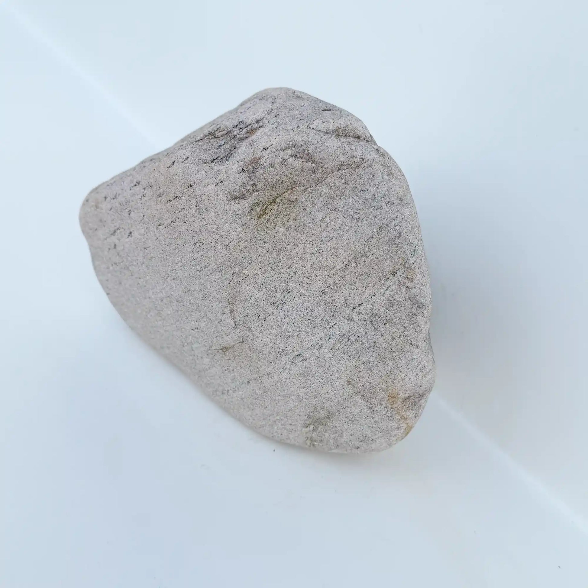 Seitenansicht von rechts Naturstein D-1 für Gedenkstein